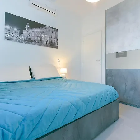 La Corte Dei Miracoli